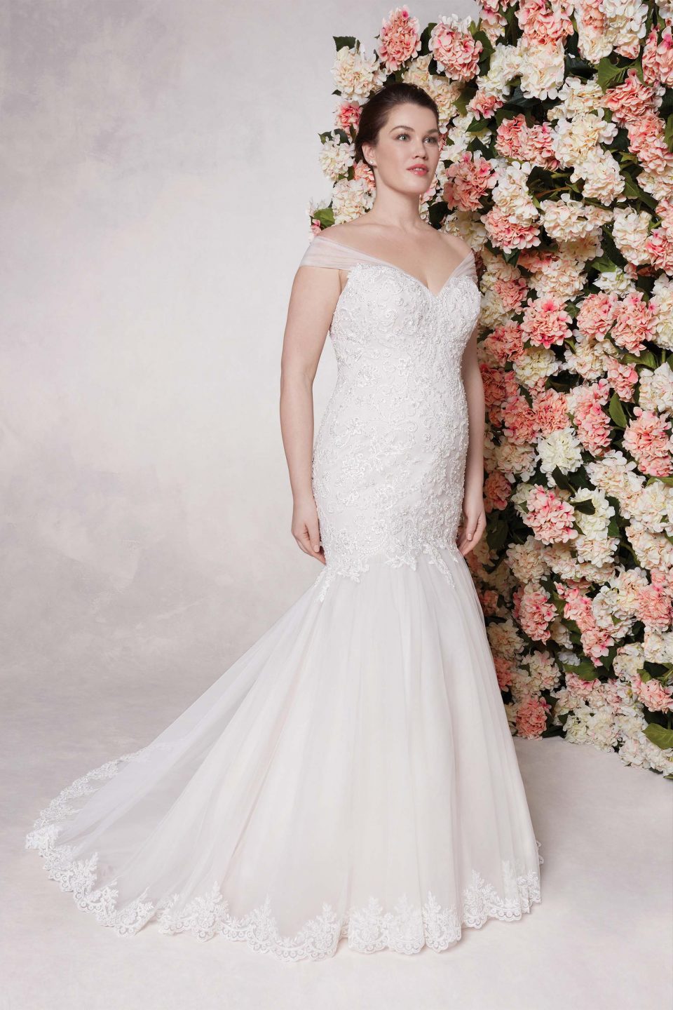 This sharper fishtail looks beautiful with off the shoulder sleeves.