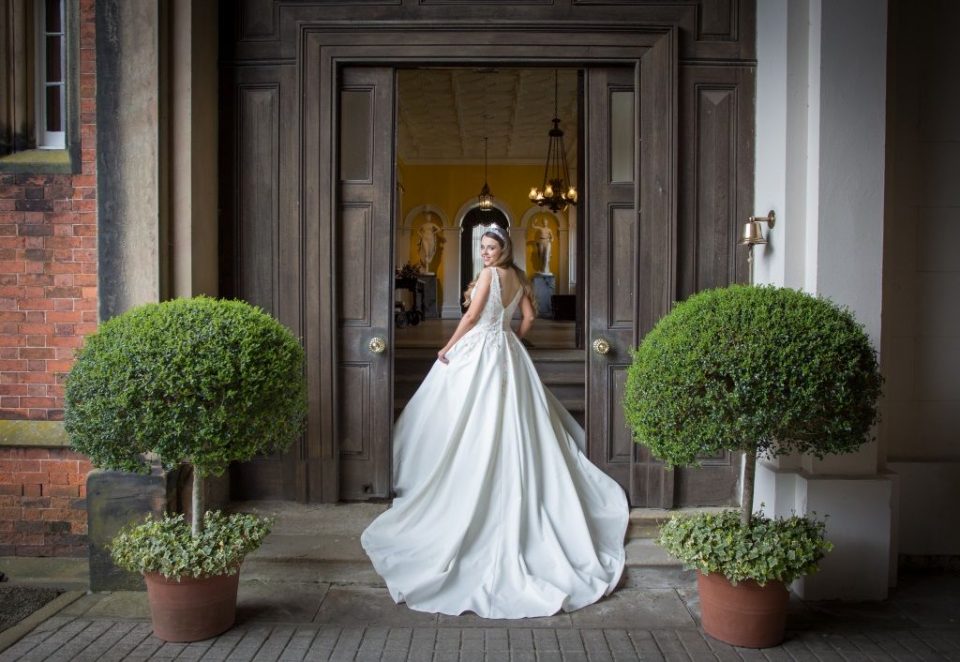 Be the lady of the house for the day with exclusive use!
