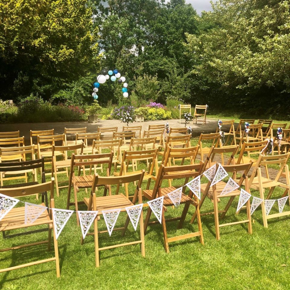 You can marry outside at this dreamy venue.