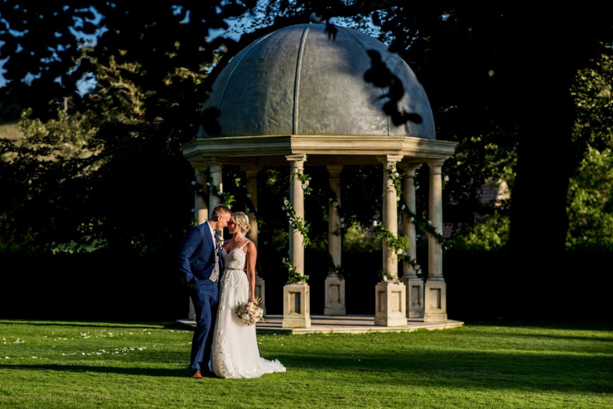 Wentbridge House Hotel features a gorgeous outdoor wedding option.