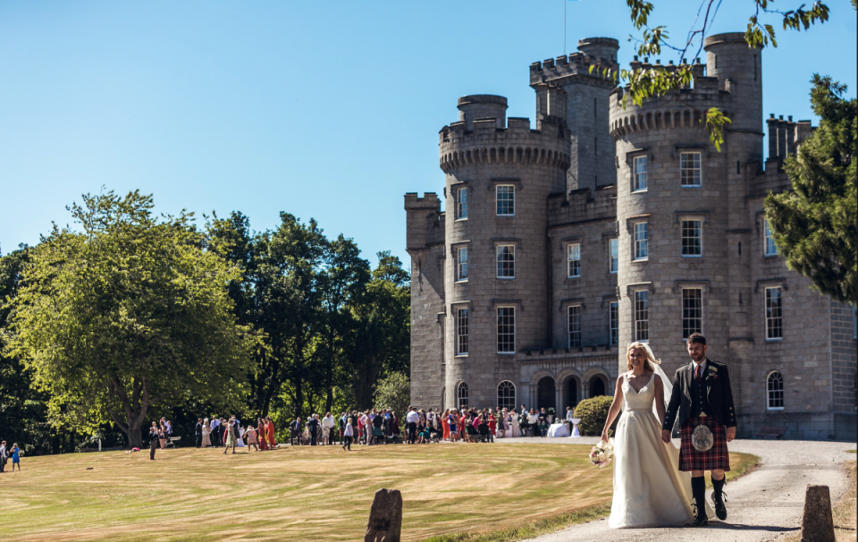 Imagine having wedding photos like this...in front of a castle!