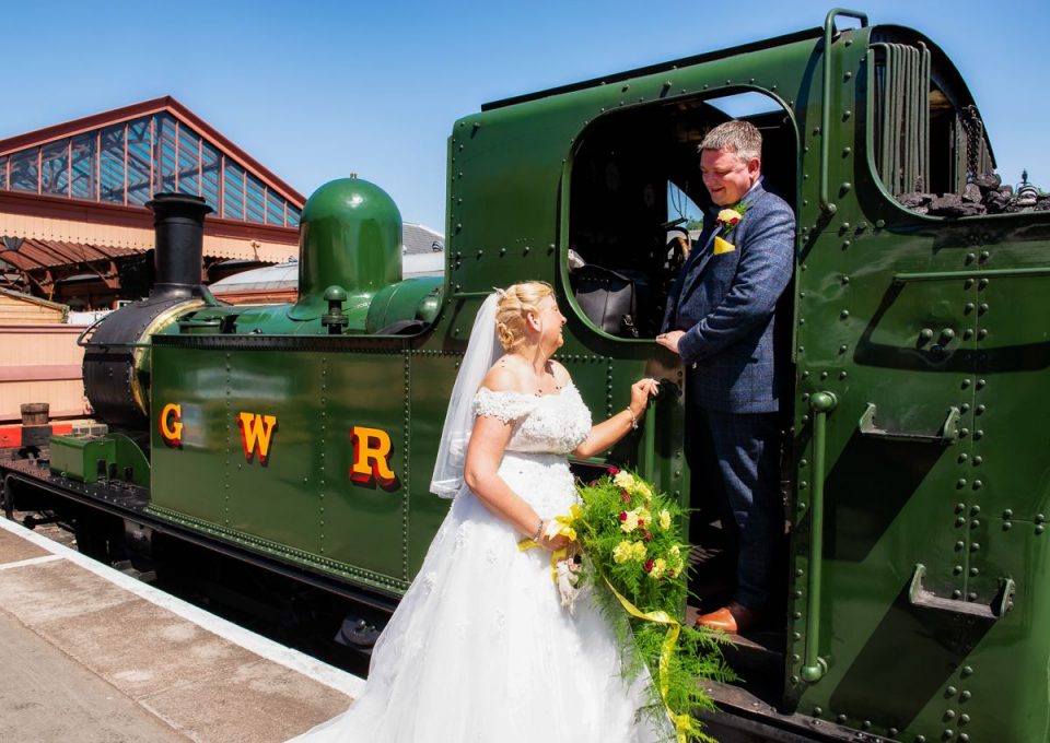 Michelle and Paul married at the Severn Valley Railway! Here the happy couple are, captured by Martin Davies Photography. Fantastic!