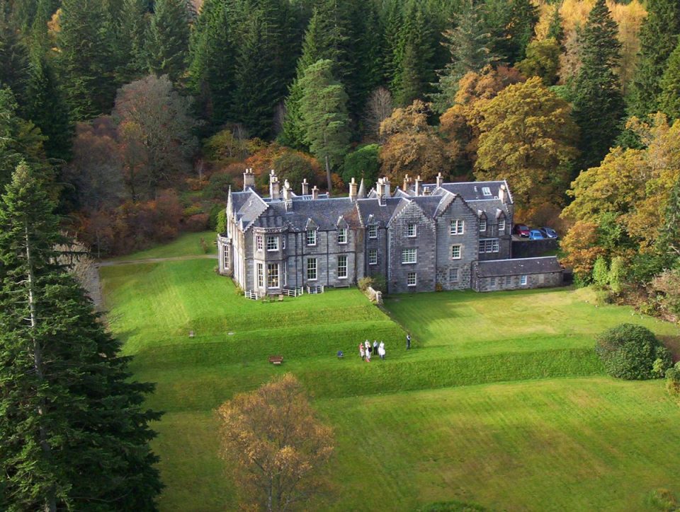 You can exclusively hire this tremendous estate for intimate ceremonies.
