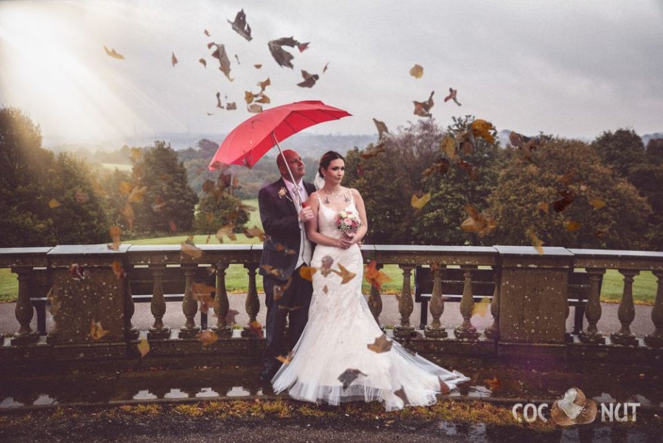 For some autumnal inspiration, here's Magdalena and Jason at Heaton Park!
