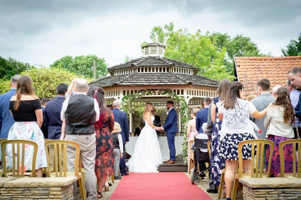 You can marry outside at this venue too!