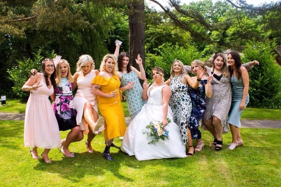 We love all the bright colours of the guest dresses here!
