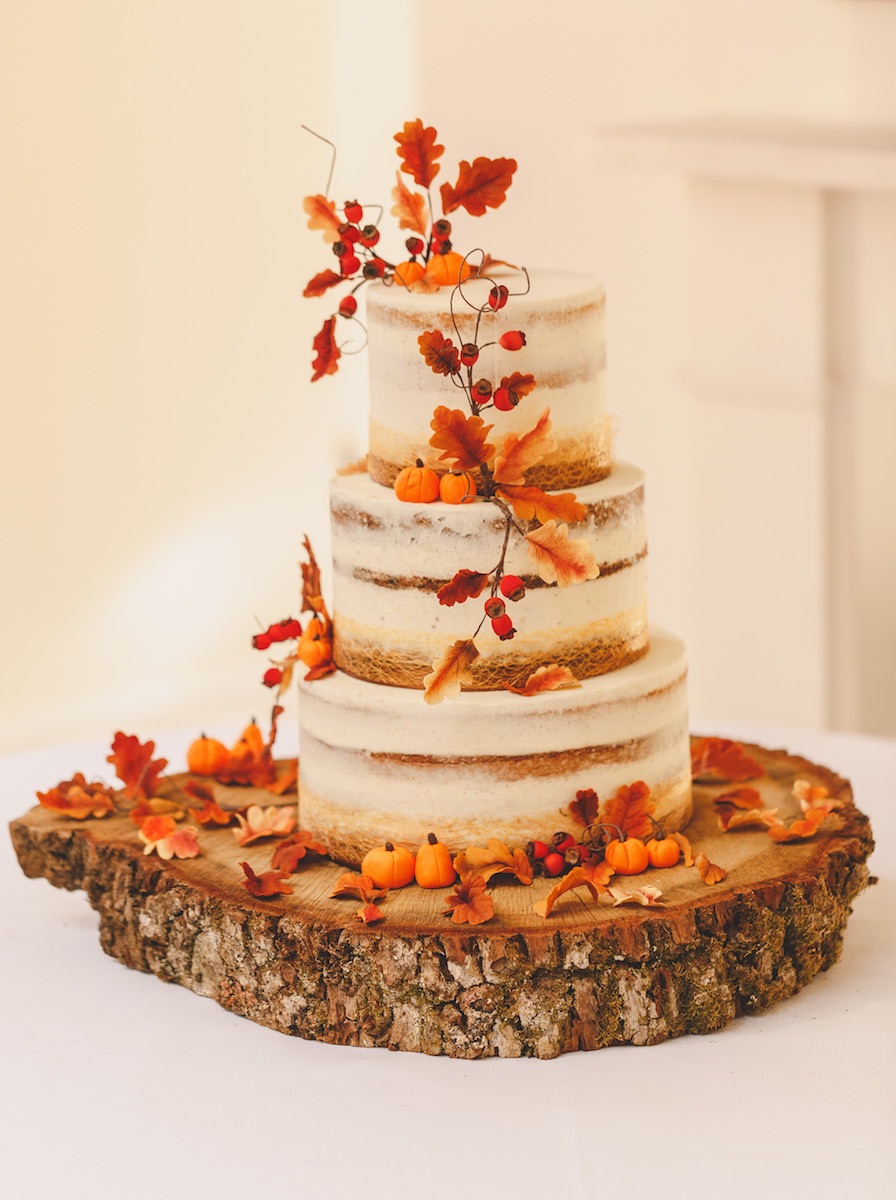 You can't get much more autumnal than this wedding cake!