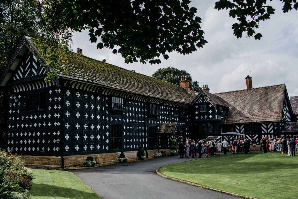How unique is this gorgeous wedding venue.