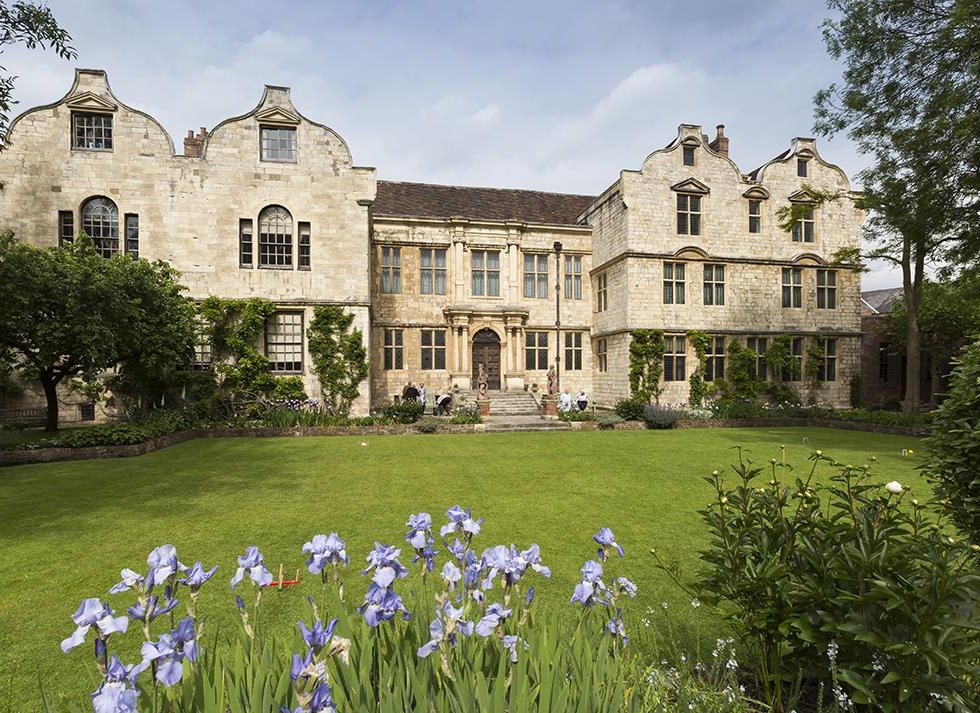This property will certainly impress guests when they see your wedding photos!
