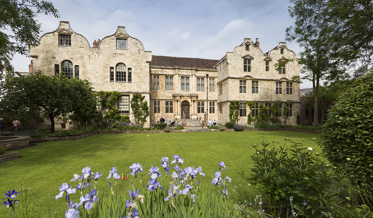 This property will certainly impress guests when they see your wedding photos!