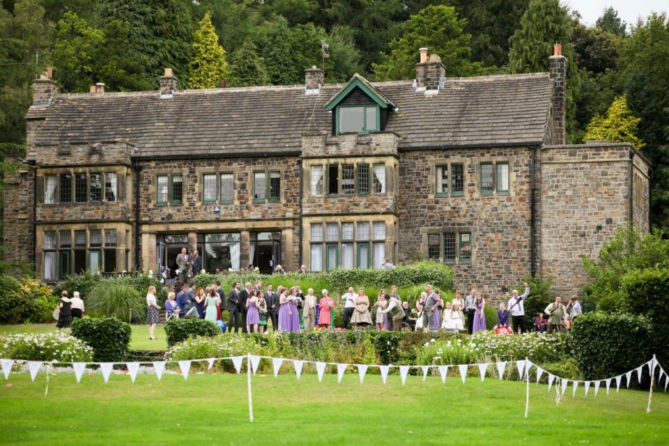 A grand hall for grand wedding photos.