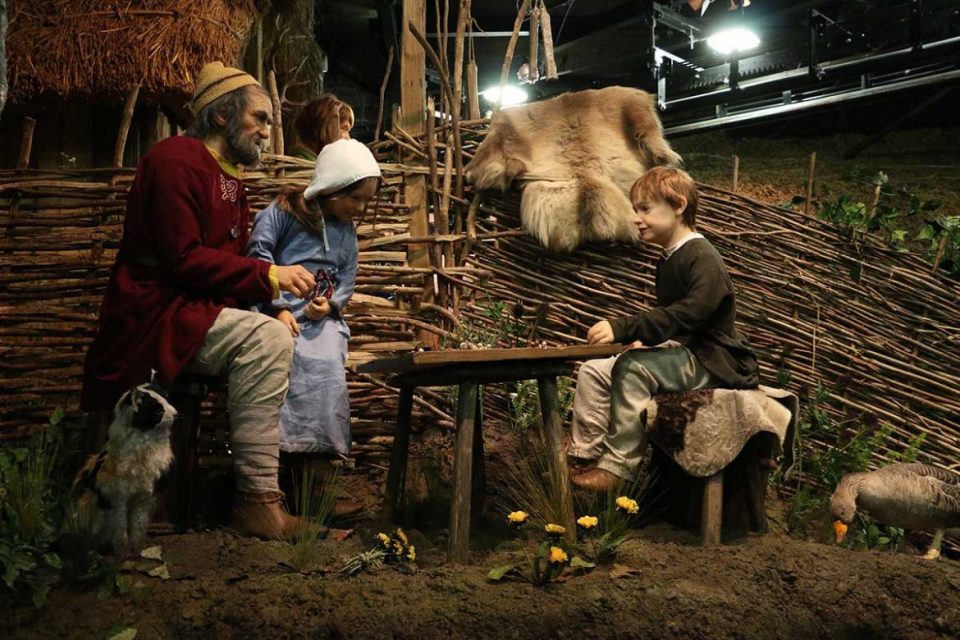 See the sights via the carriages that transport you around the centre!