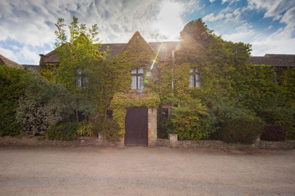 It's a typically beautiful Oxford venue and has 86 rooms for your guests!