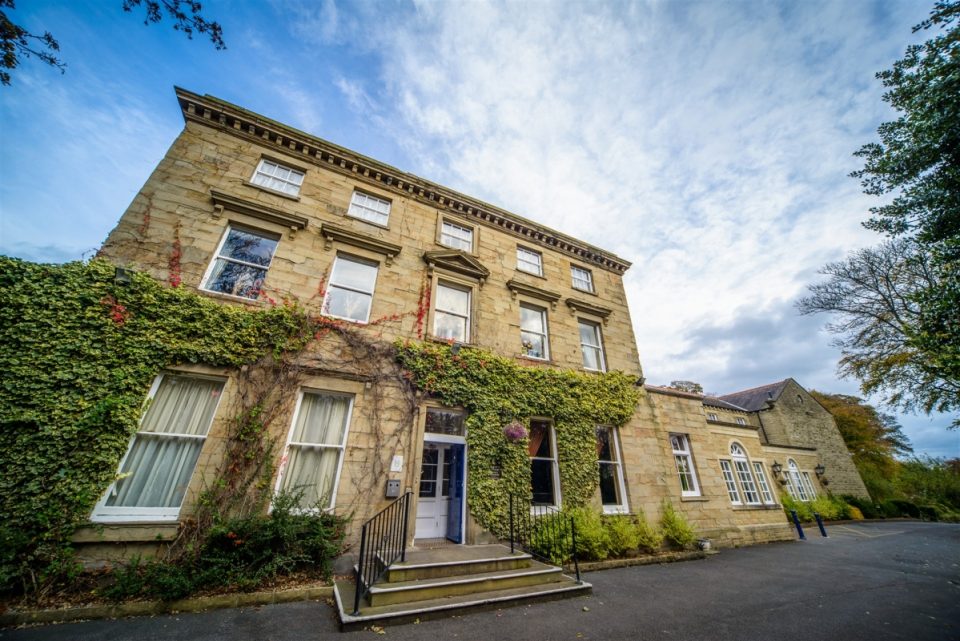 We love the ivy-covered walls and limestone bricks!